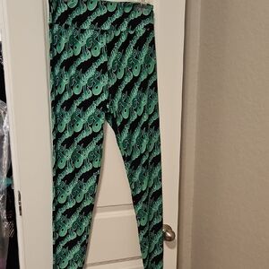 LuLaRoe Green and Black Leggings Stretchy Fit